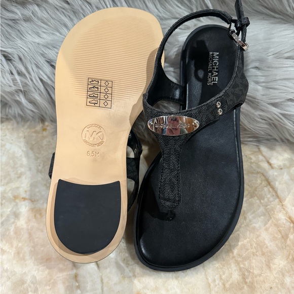 Michael Kors Women’s MK Logo Plate Sandals. New - Picture 5 of 7